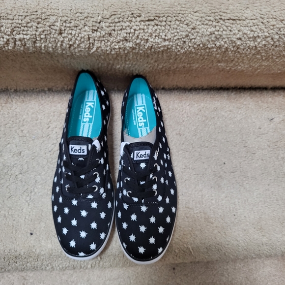 NWOT! Black and white size 8 Keds! - Picture 2 of 5